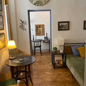  Apartment Downtown Lair